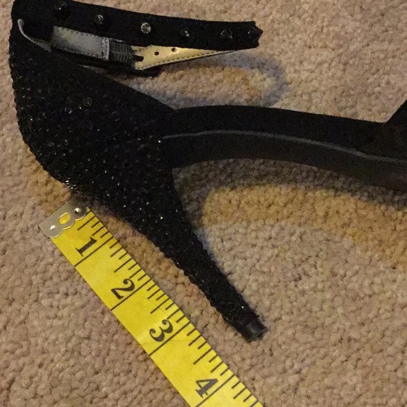 Shoes - Picture 4 of 6